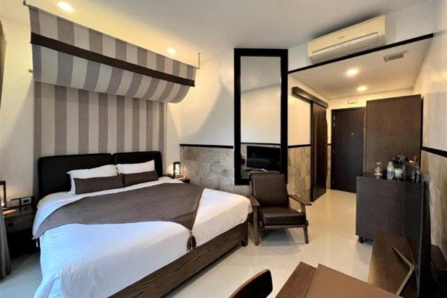 Superior King with Partial River View – Onsen, Sauna Included